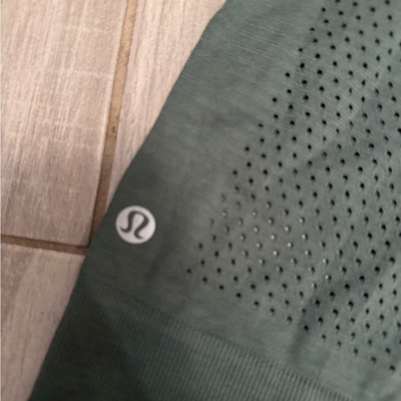 Lululemon forest green perforated breeze muscle tank size 8 - Picture 6 of 13
